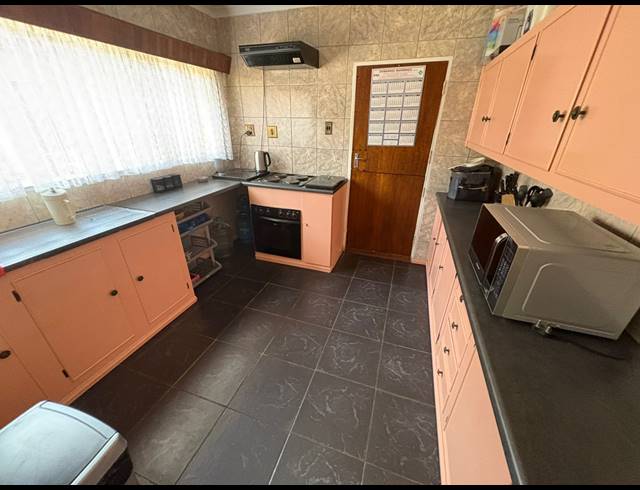 3 BEDROOM HOUSE FOR SALE IN MINNEBRON